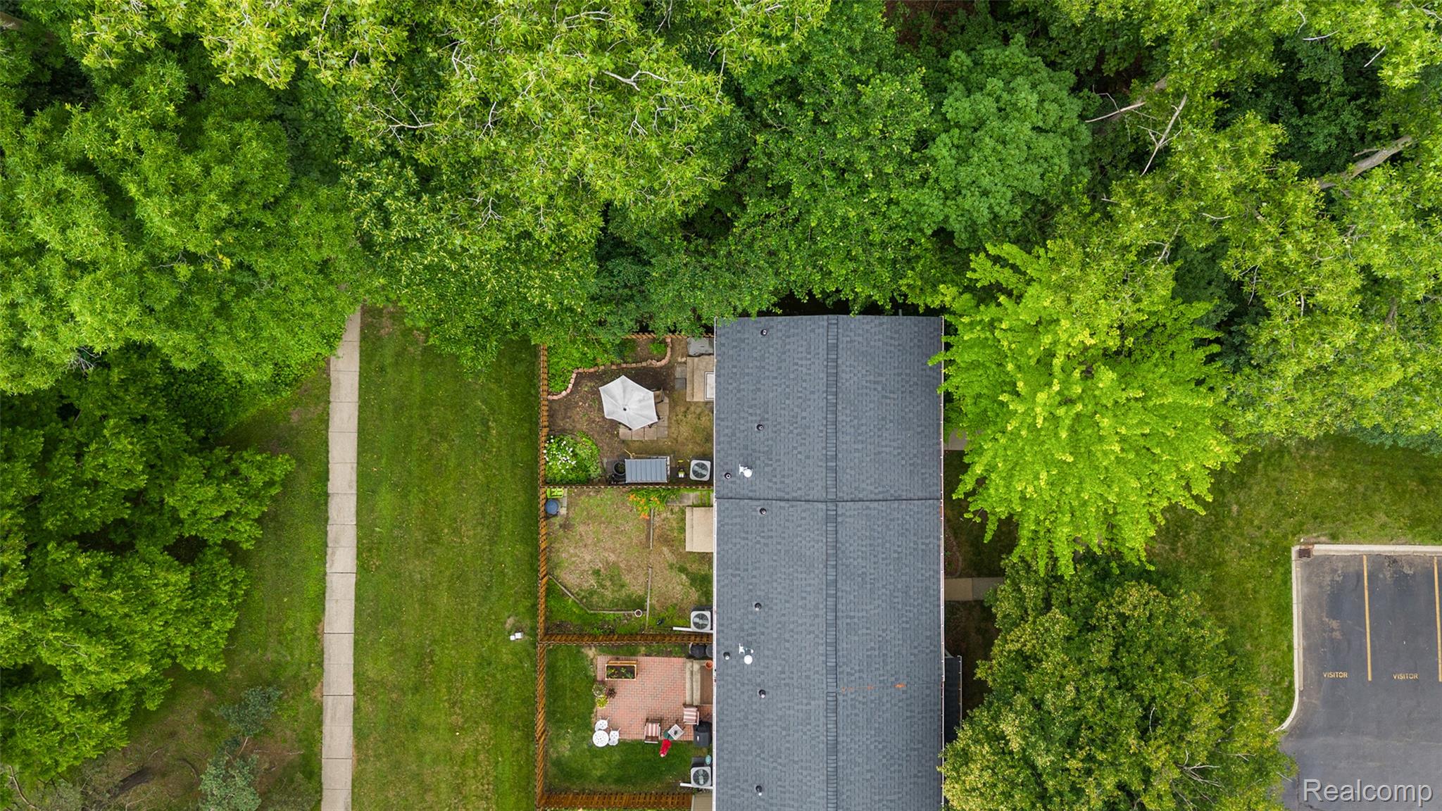 930 Little Hill Court Rochester, MI 48307 - Photo 18 of 38 Asphalt shingle roofline on a multi-unit property