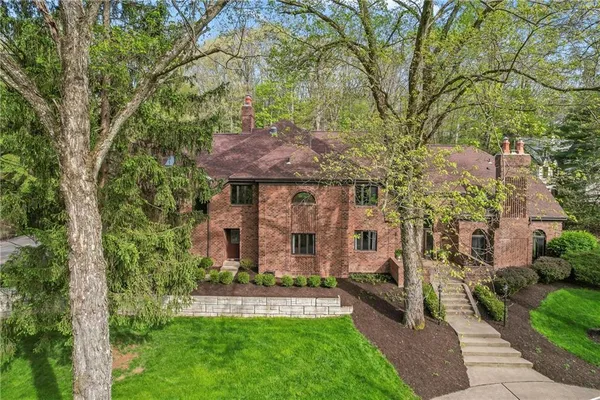 $1,275,000 | 609 Lincoln Road, Bradford Woods, PA 15015