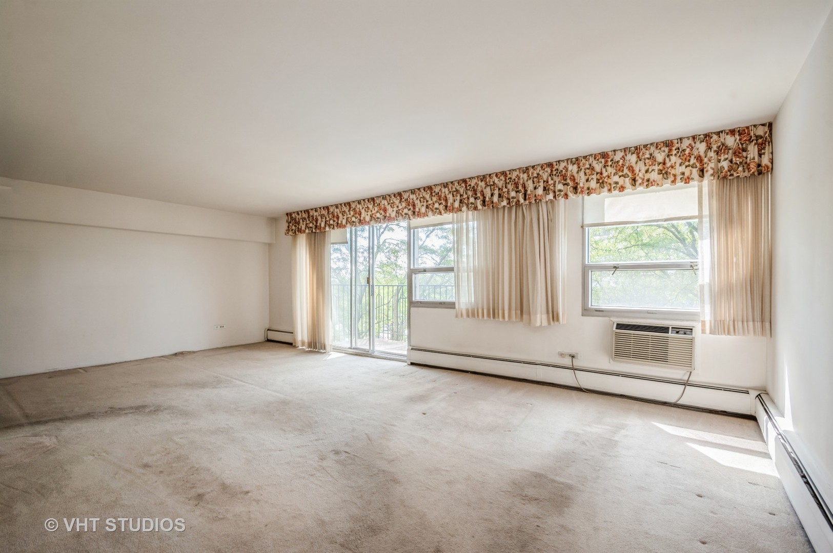 9001 West Golf Road, Unit 5I Des Plaines, IL 60016 - Photo 4 of 14 an empty room with windows