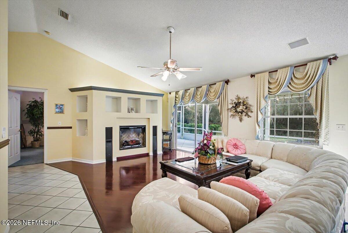 22 Farnum Lane Palm Coast, FL 32137 - Photo 8 of 17 11-JAXREP_22_Farnum_Ln_Palm_Coast_FL-11