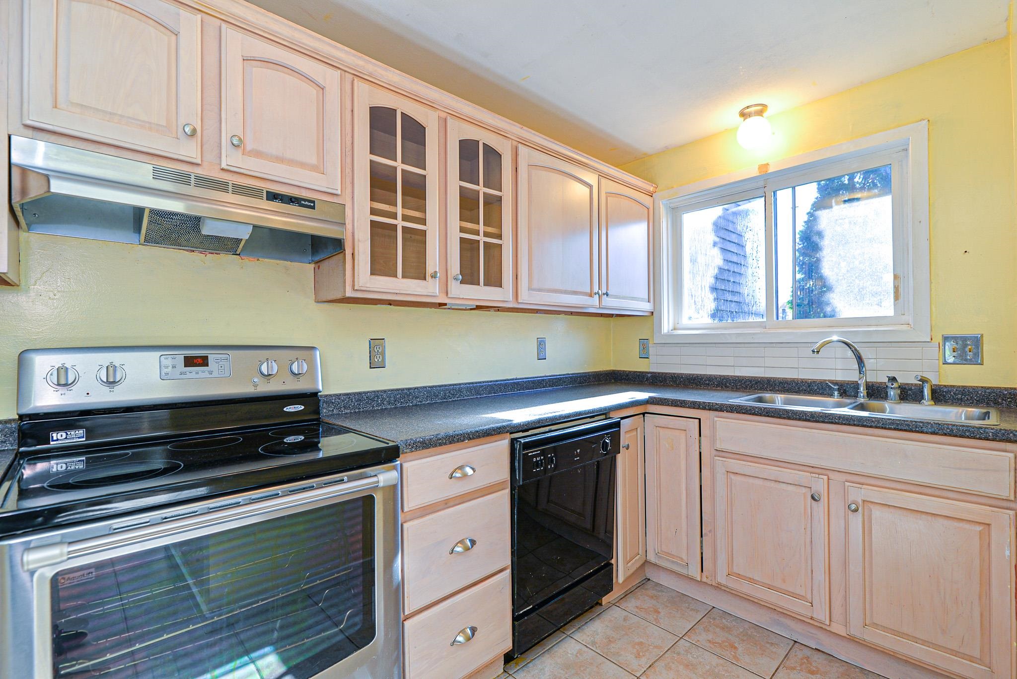 16 Thornhill Road, Unit 16 Stratham, NH 03885 - Photo 12 of 30