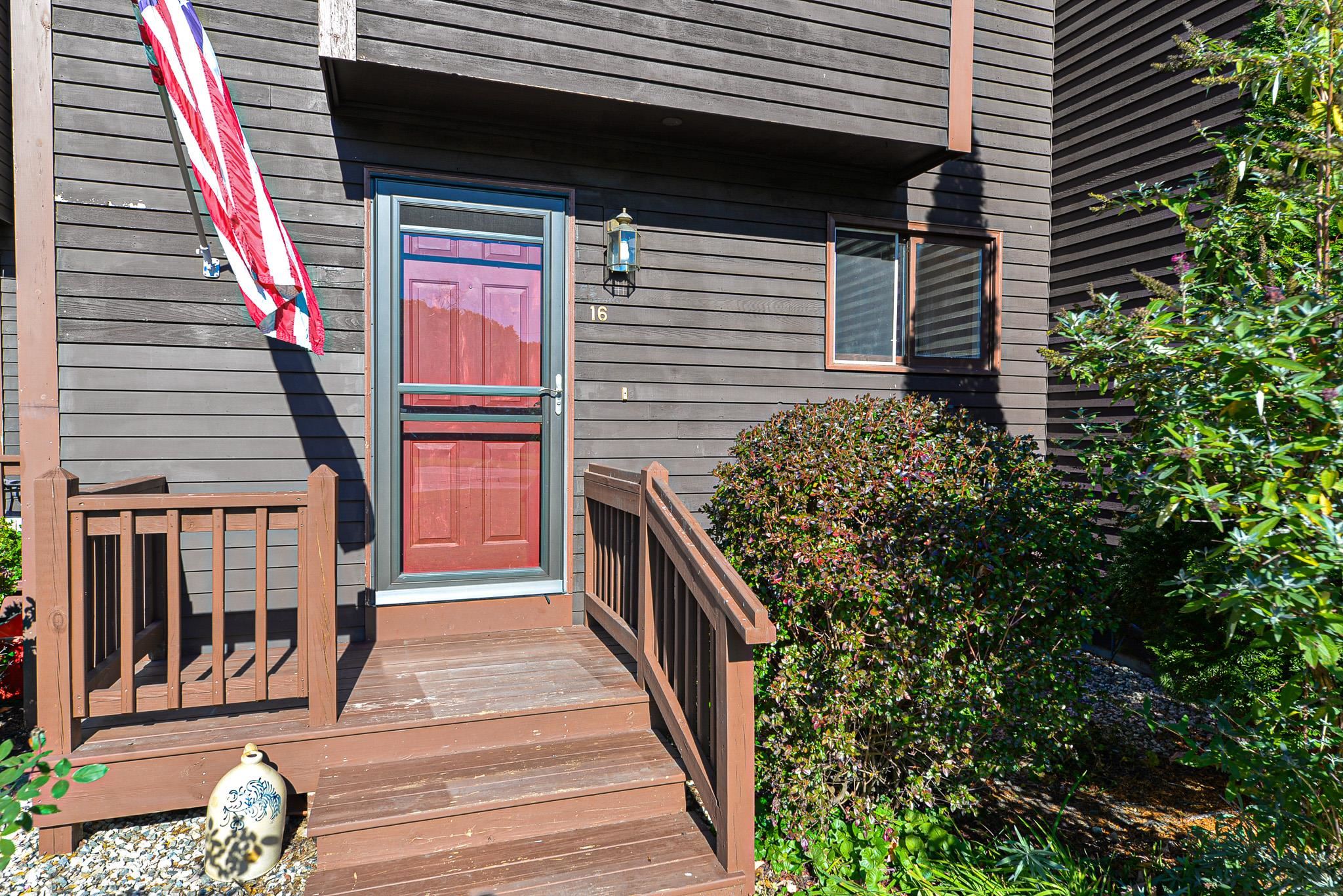 16 Thornhill Road, Unit 16 Stratham, NH 03885 - Photo 3 of 30