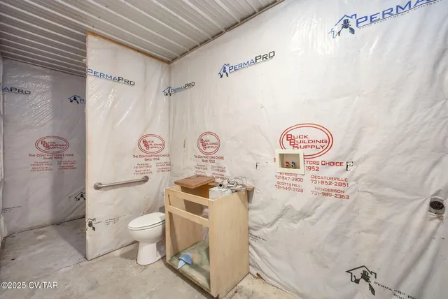 $750,000 | 9475 Highway 100, Scotts Hill, TN 38374