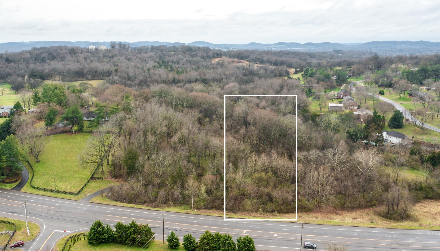 2 Murfreesboro Road Franklin, TN 37067 - Photo 4 of 6 a view of a bathroom with a yard