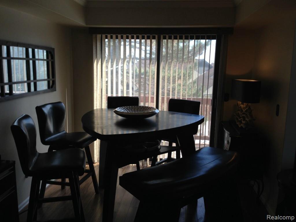 111 Meadow Ln Circle, Unit 4 Rochester, MI 48307 - Photo 6 of 24 270.jpg