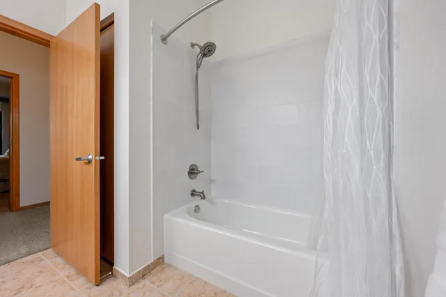 $234,000 | 2565 Franklin Avenue, Unit 313, St. Paul, MN 55114