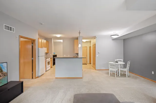 $234,000 | 2565 Franklin Avenue, Unit 313, St. Paul, MN 55114