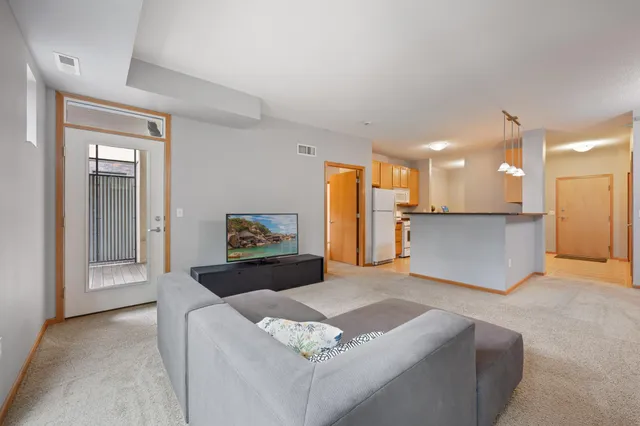 $234,000 | 2565 Franklin Avenue, Unit 313, St. Paul, MN 55114