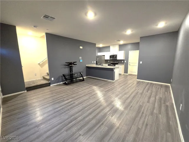 $1,900 | 487 Waterfall Cove, Henderson, NV 89002