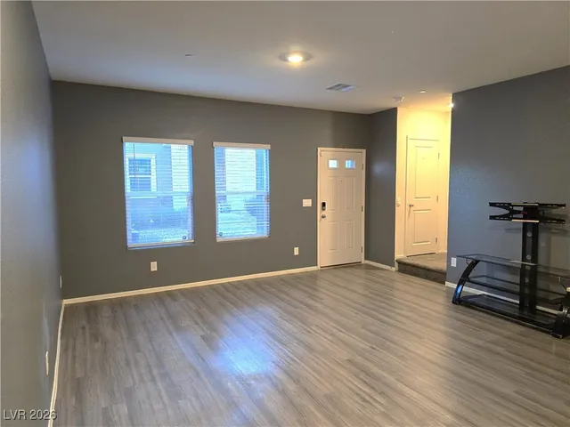 $1,900 | 487 Waterfall Cove, Henderson, NV 89002