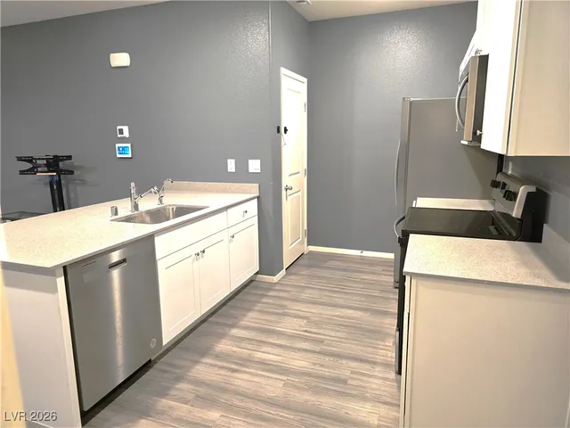 $1,900 | 487 Waterfall Cove, Henderson, NV 89002