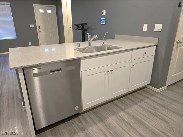 $1,900 | 487 Waterfall Cove, Henderson, NV 89002