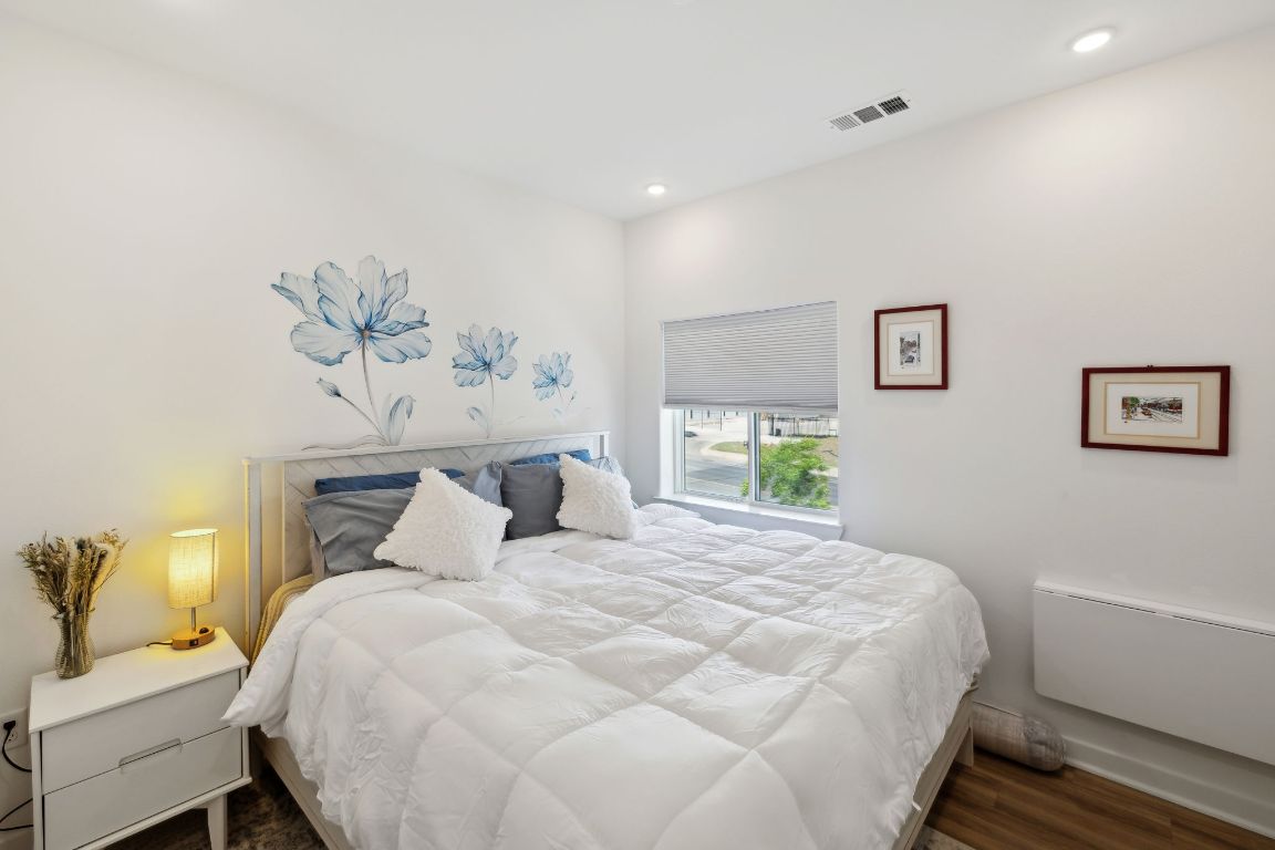 4802 South Congress Avenue, Unit 215 Austin, TX 78745 - Photo 10 of 32 a bedroom with a bed and a window