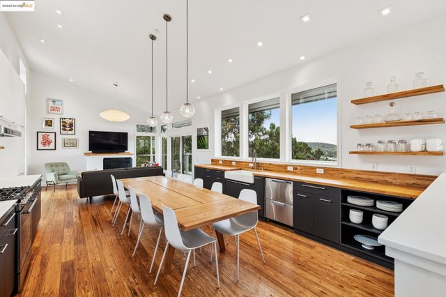 $989,000 | 4520 St Andrews Road, Oakland, CA 94605