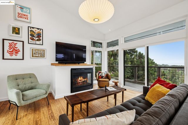 $989,000 | 4520 St Andrews Road, Oakland, CA 94605