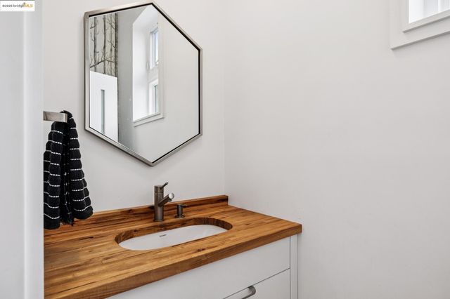 $989,000 | 4520 St Andrews Road, Oakland, CA 94605