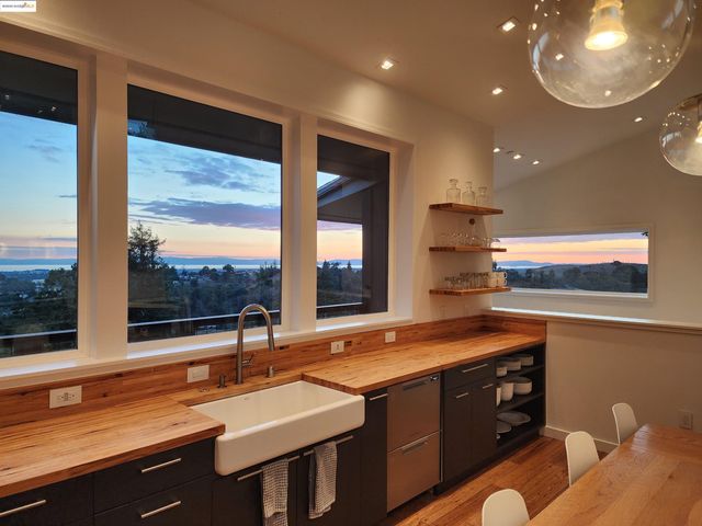 $989,000 | 4520 St Andrews Road, Oakland, CA 94605