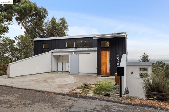 $989,000 | 4520 St Andrews Road, Oakland, CA 94605