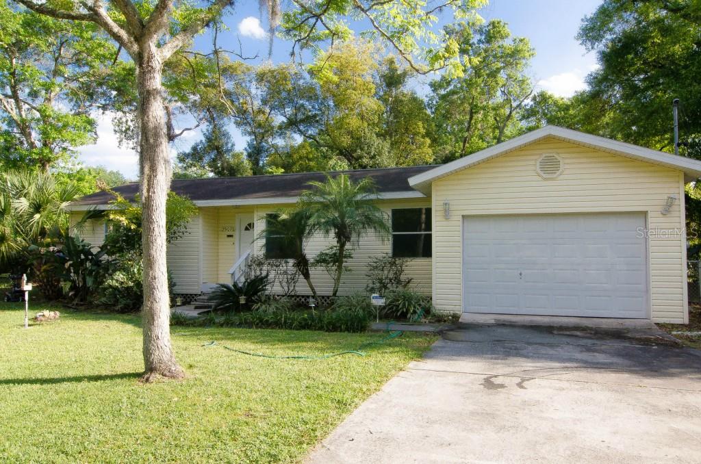 2907 West Trapnell Road Plant City, FL 33567 - Photo 1 of 1 Front view