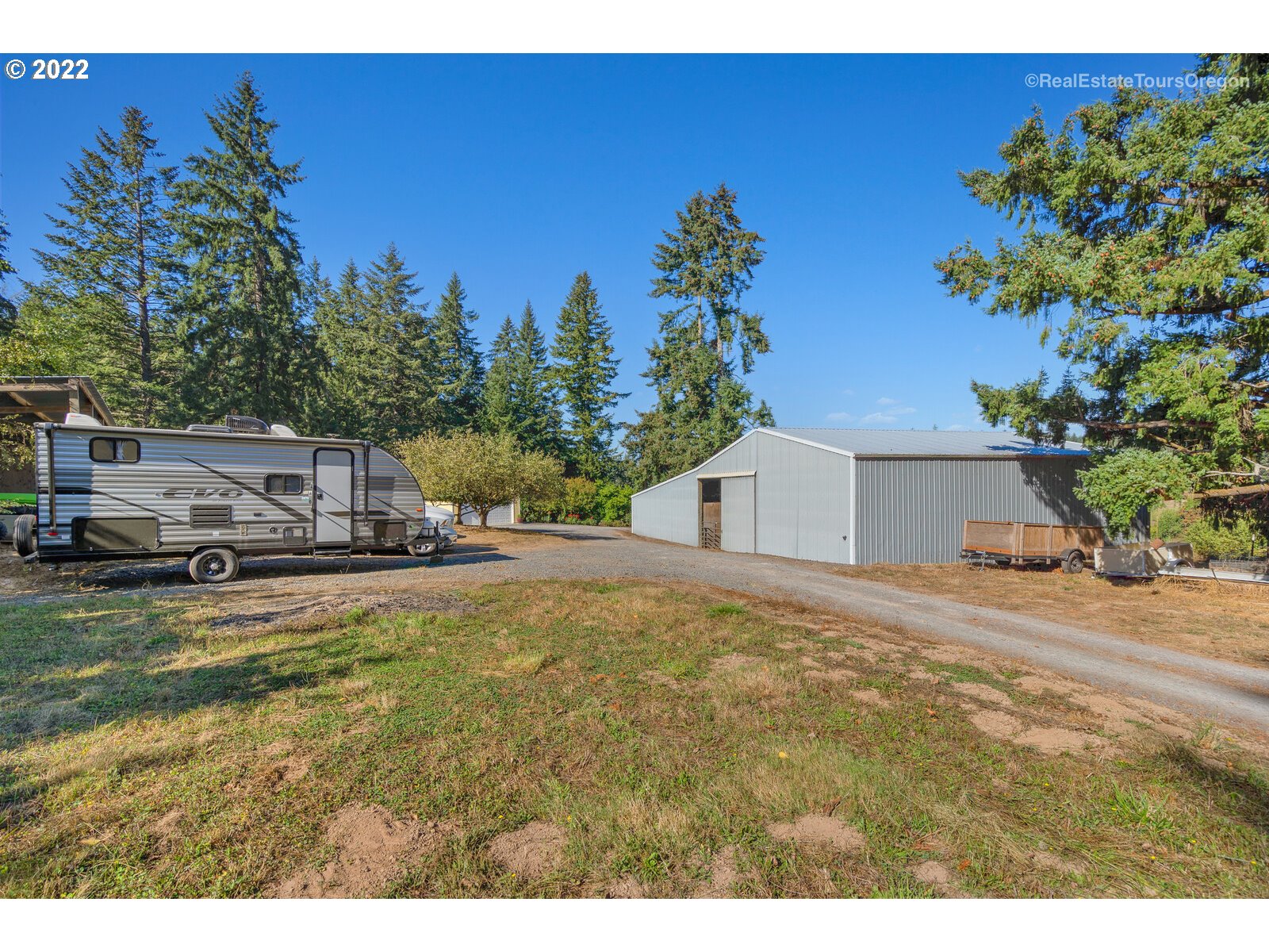 12715 South Casto Road Oregon City, OR 97045 - Photo 2 of 32 a house view with a garden space