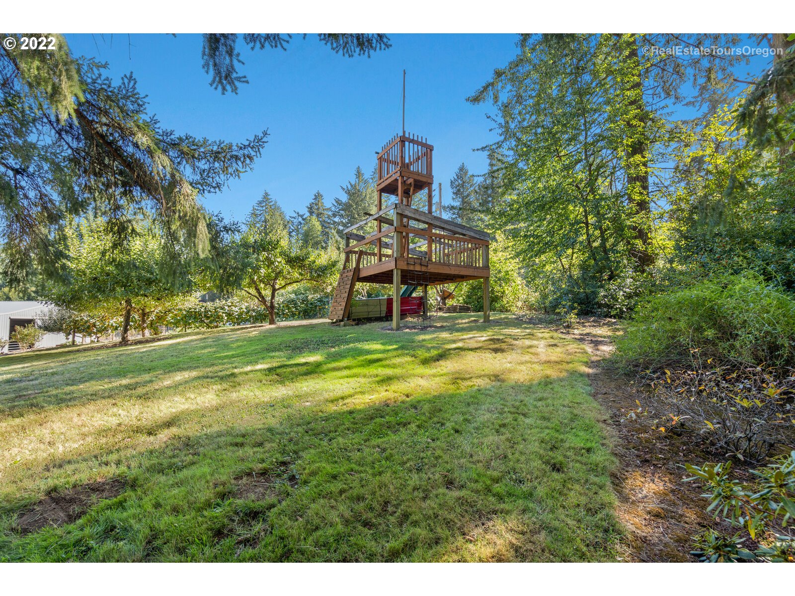 12715 South Casto Road Oregon City, OR 97045 - Photo 28 of 32 a view of a park with large trees