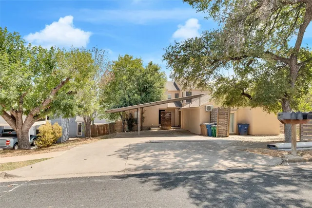 $1,650 | 6711 Deatonhill Drive, Unit A, Austin, TX 78745