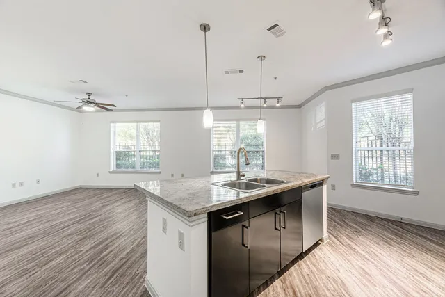 $1,721 | 8877 Lakes At 610 Drive, Unit 364, Houston, TX 77054