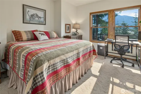 $1,279,999 | 160 Wilderness Lane, Easton, WA 98925