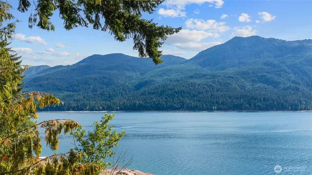 $1,279,999 | 160 Wilderness Lane, Easton, WA 98925