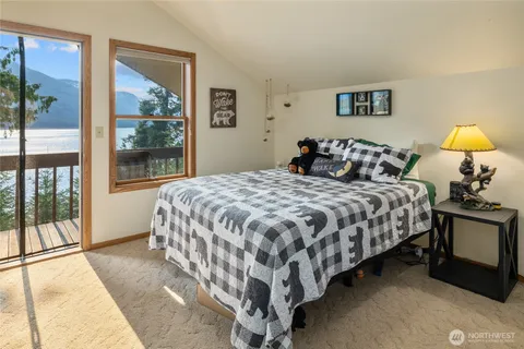 $1,279,999 | 160 Wilderness Lane, Easton, WA 98925