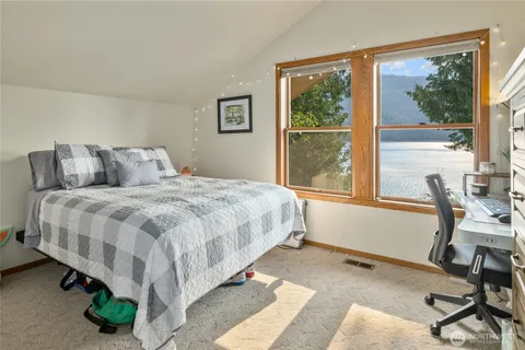 $1,279,999 | 160 Wilderness Lane, Easton, WA 98925