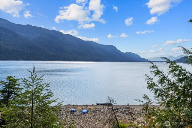 $1,279,999 | 160 Wilderness Lane, Easton, WA 98925