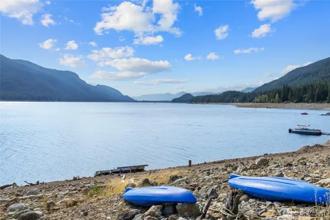 $1,279,999 | 160 Wilderness Lane, Easton, WA 98925