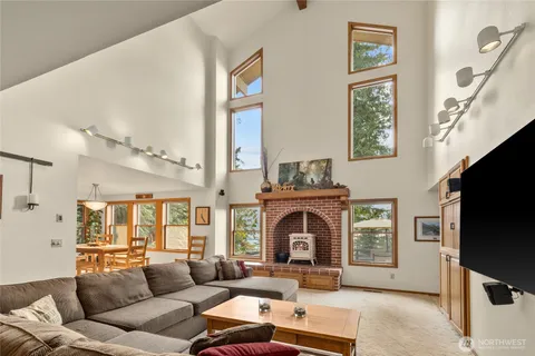 $1,279,999 | 160 Wilderness Lane, Easton, WA 98925