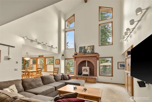 $1,279,999 | 160 Wilderness Lane, Easton, WA 98925