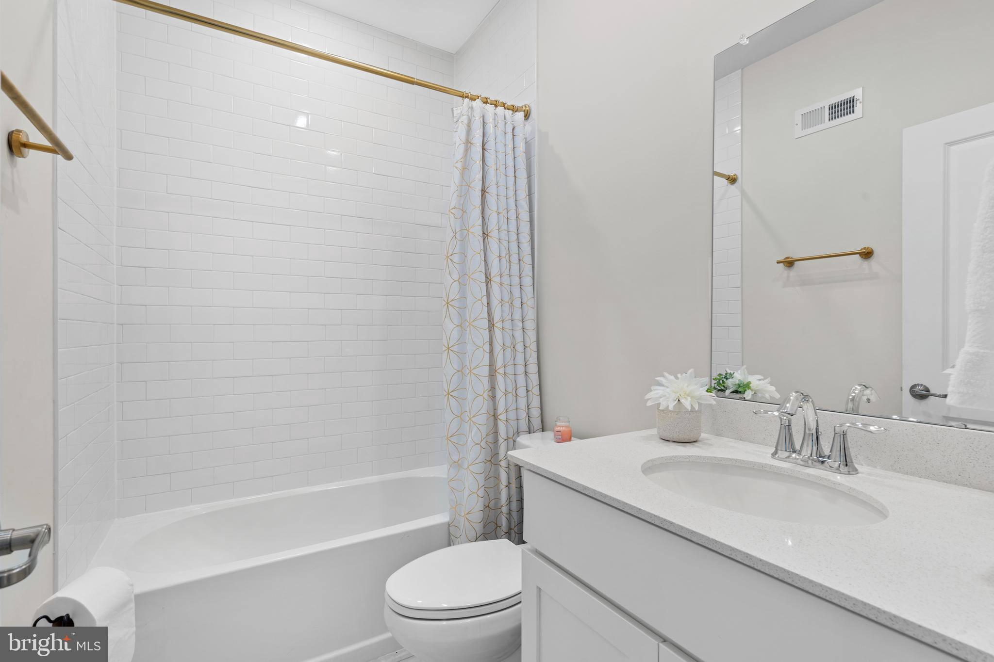 204 A Dock Street Bensalem, PA 19020 - Photo 23 of 34 Hallway bath