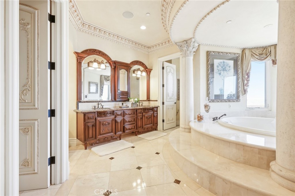 60 Ritz Cove Drive Dana Point, CA 92629 - Photo 45 of 74 Primary Bath with stately tub.