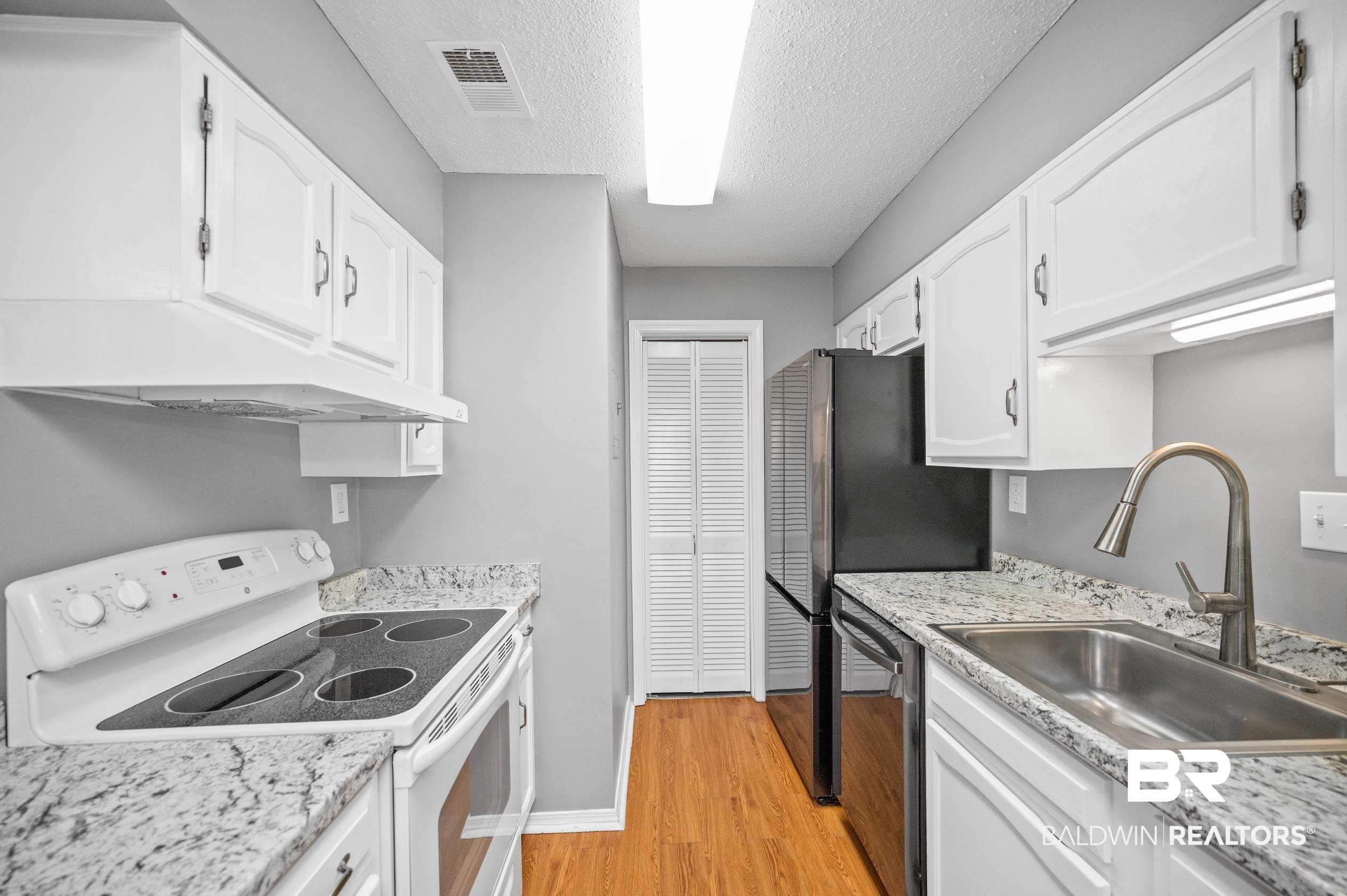 6040 Grelot Road, Unit 201 Mobile, AL 36609 - Photo 9 of 21