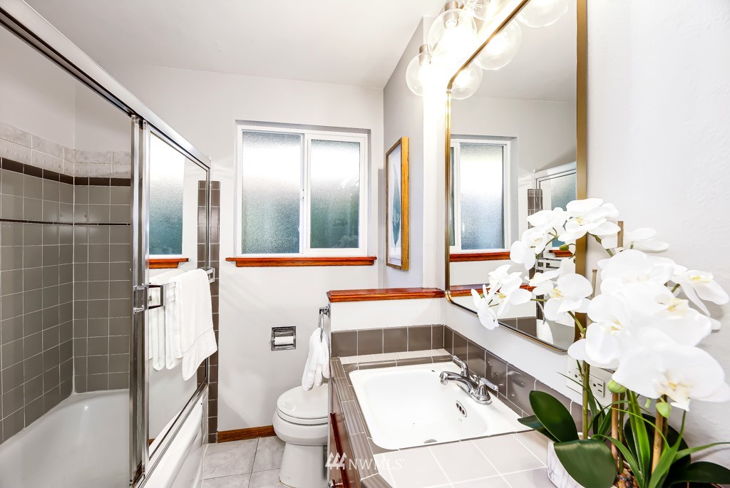 6659 Beveridge Place Southwest Seattle, WA 98136 - Photo 12 of 24 Gallery Image 12