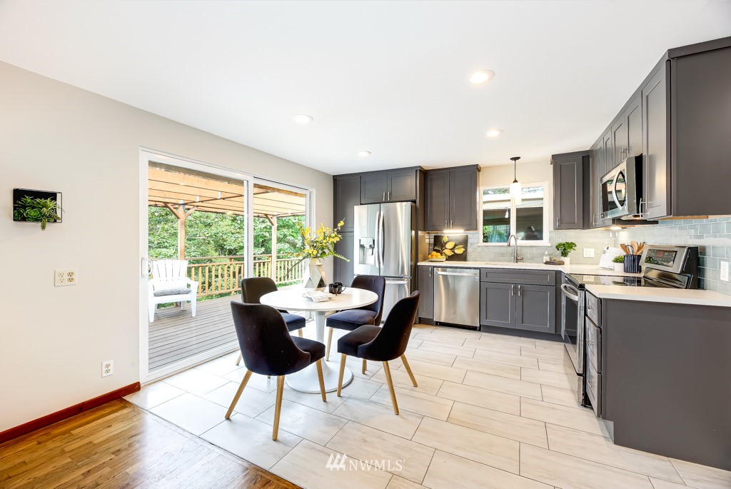 6659 Beveridge Place Southwest Seattle, WA 98136 - Photo 7 of 24 Gallery Image 7