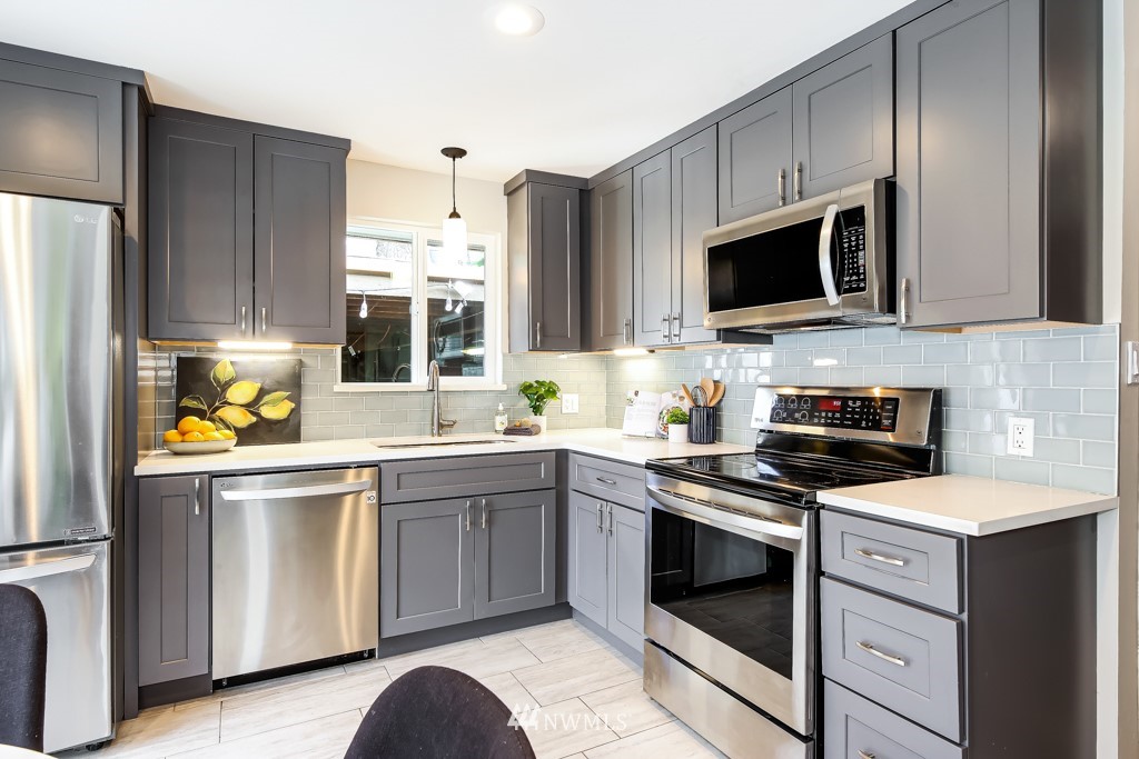 6659 Beveridge Place Southwest Seattle, WA 98136 - Photo 9 of 24 Gallery Image 9
