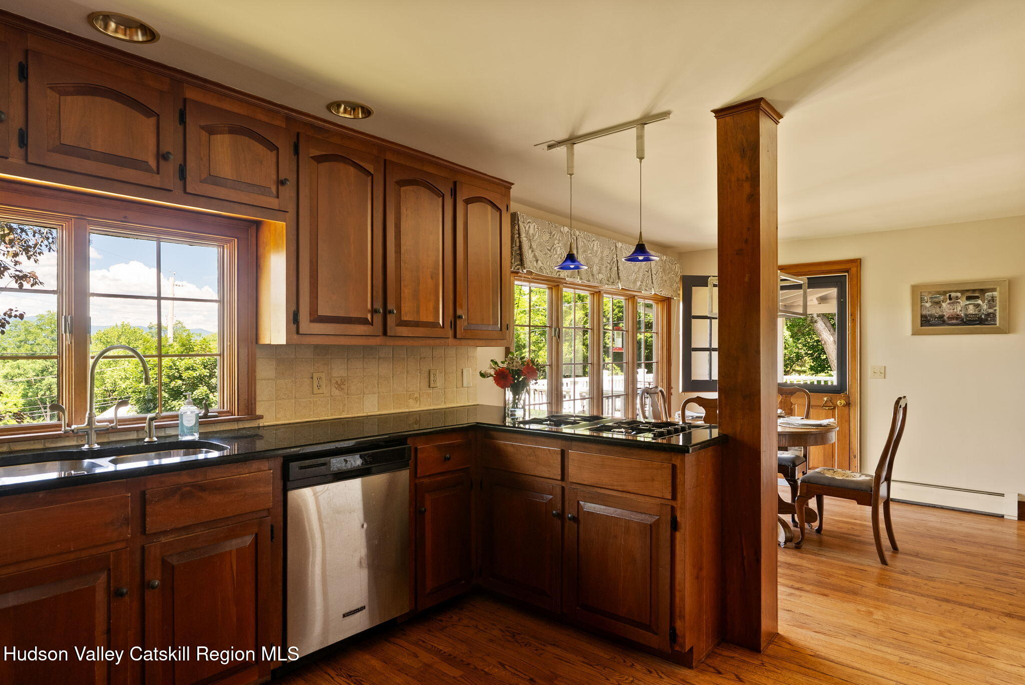 16 Carriage House Road Catskill, NY 12414 - Photo 19 of 74 Gas cooktop