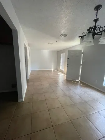 $2,100 | 9250 Beechnut Street, Unit 21, Houston, TX 77036