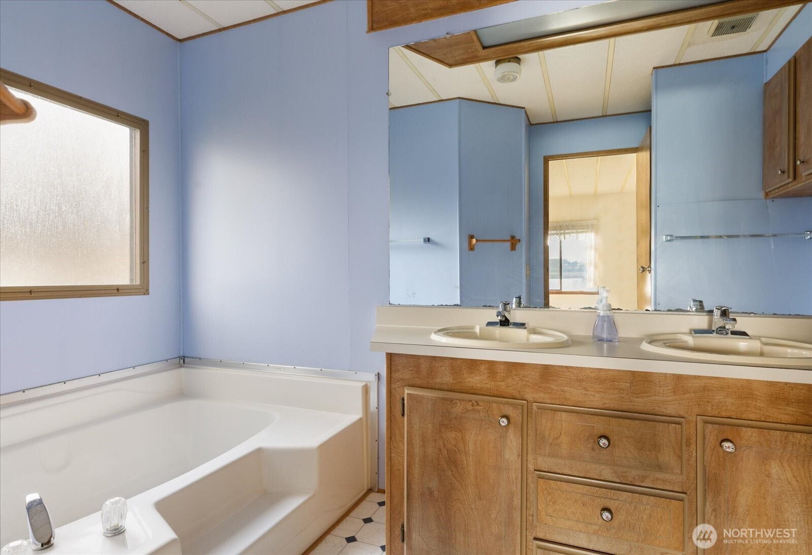 1677 Penn Cove Road Oak Harbor, WA 98277 - Photo 20 of 40 a bathroom with a tub sink and mirror