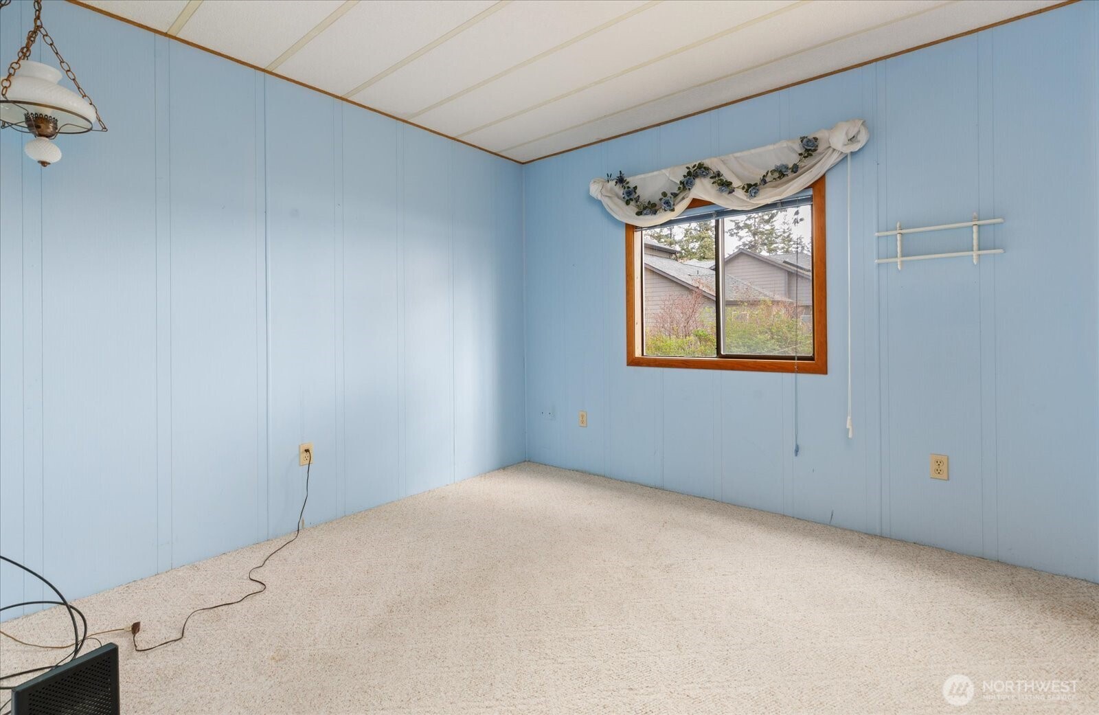 1677 Penn Cove Road Oak Harbor, WA 98277 - Photo 26 of 40 a view of an empty room