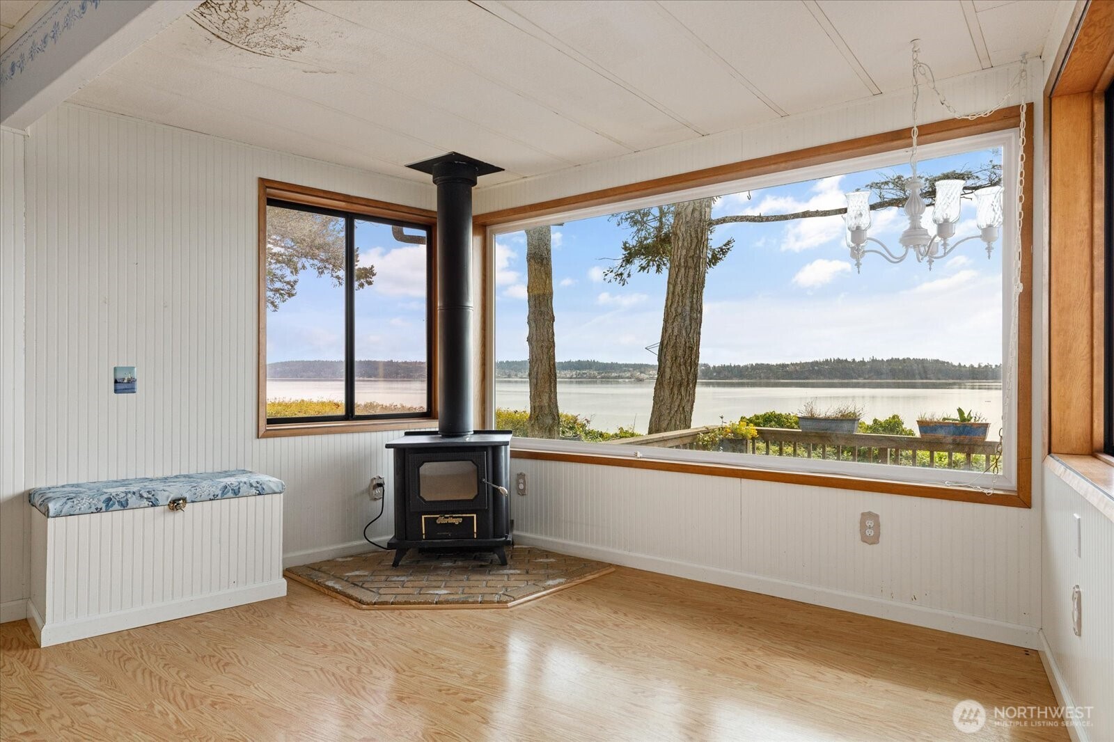 1677 Penn Cove Road Oak Harbor, WA 98277 - Photo 10 of 40 a view of an empty room and window