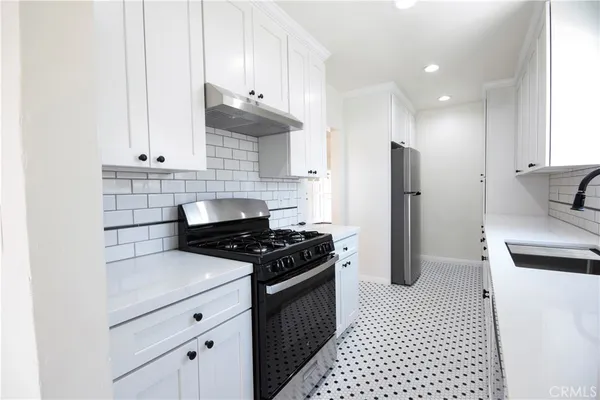 $3,900 | 1040 West Almond Avenue, Orange, CA 92868