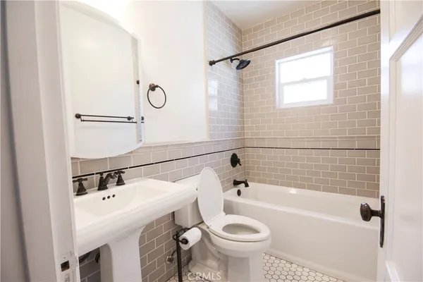 $3,900 | 1040 West Almond Avenue, Orange, CA 92868