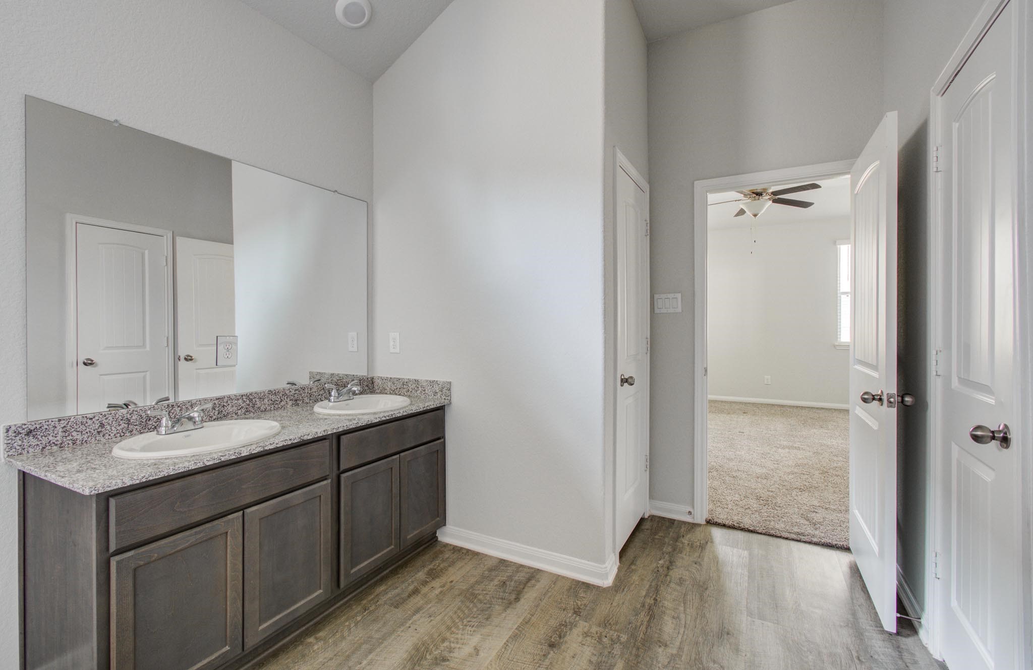 2009 Cedar Lane Conroe, TX 77301 - Photo 18 of 29 Dual vanity