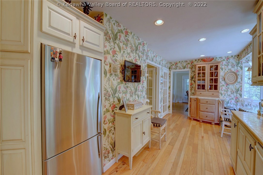 1402 Sweetbrier Road Charleston, WV 25314 - Photo 12 of 30 Gallery Image 12
